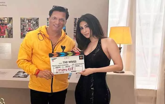 मधुर भंडारकर की द वाइव्स की शूटिंग शुरू होने पर Mouni Roy ने अपनी खुशी ज़ाहिर की मधुर भंडारकर की द वाइव्स की शूटिंग शुरू होने पर Mouni Roy ने अपनी खुशी ज़ाहिर की