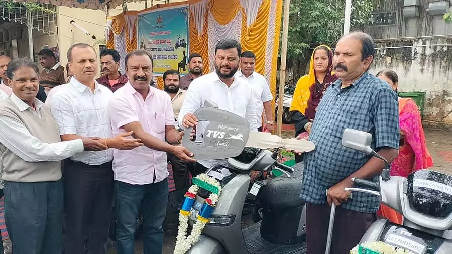 Karnataka : योजनाओं का लाभ उठाएँ Karnataka : योजनाओं का लाभ उठाएँ