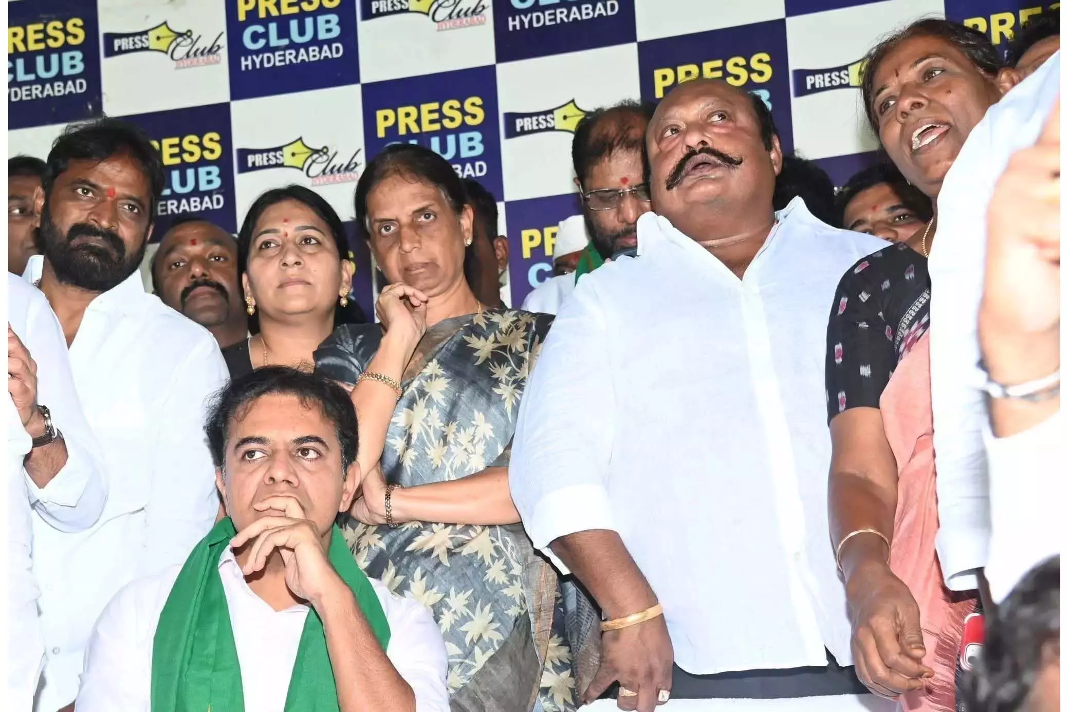 भाजपा ने रेवंत-KTR बहस को राजनीतिक नाटक करार दिया भाजपा ने रेवंत-KTR बहस को राजनीतिक नाटक करार दिया