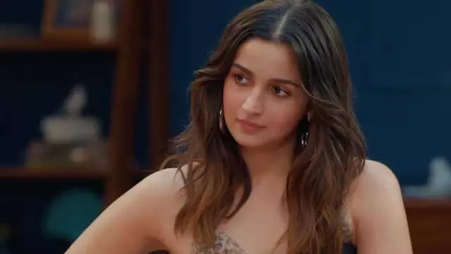 Alia Bhatt से 76 लाख की ठगी, पूर्व असिस्टेंट गिरफ्तार Alia Bhatt से 76 लाख की ठगी, पूर्व असिस्टेंट गिरफ्तार