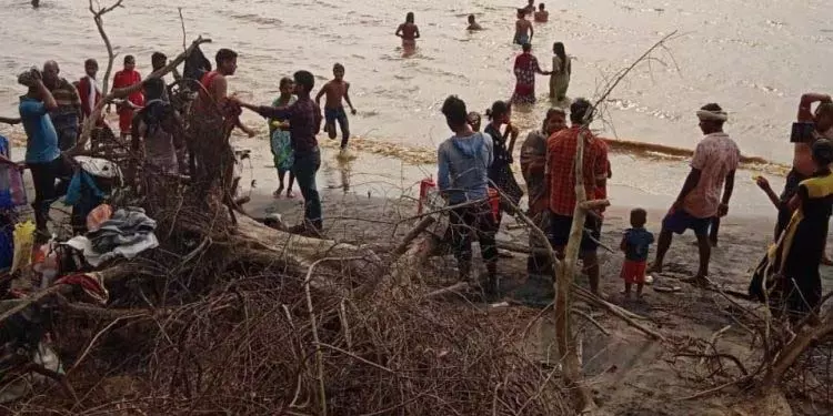 लुप्त होती भूमि: तटीय कटाव के साथ केंद्रपाड़ा की लड़ाई लुप्त होती भूमि: तटीय कटाव के साथ केंद्रपाड़ा की लड़ाई