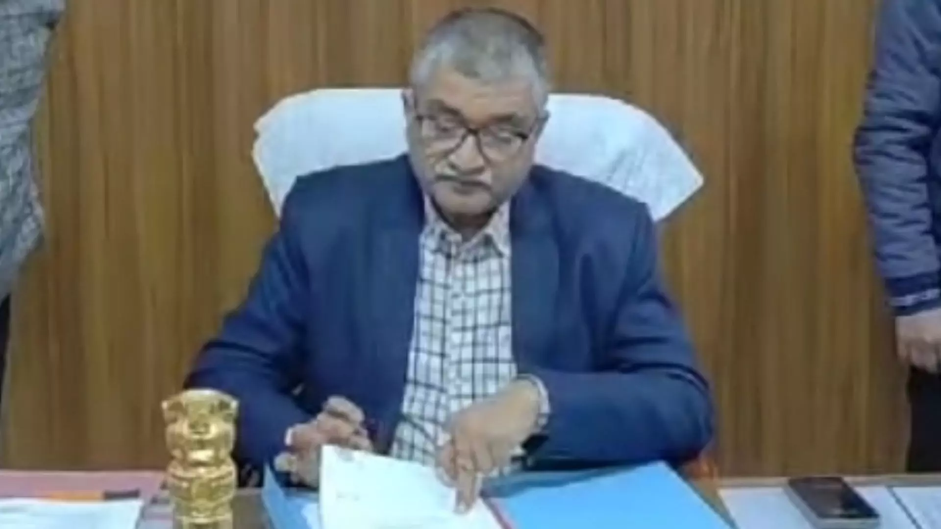Farrukhabad: DM आशुतोष कुमार द्विवेदी की कार्रवाई से अपराधियों में खौफ Farrukhabad: DM आशुतोष कुमार द्विवेदी की कार्रवाई से अपराधियों में खौफ