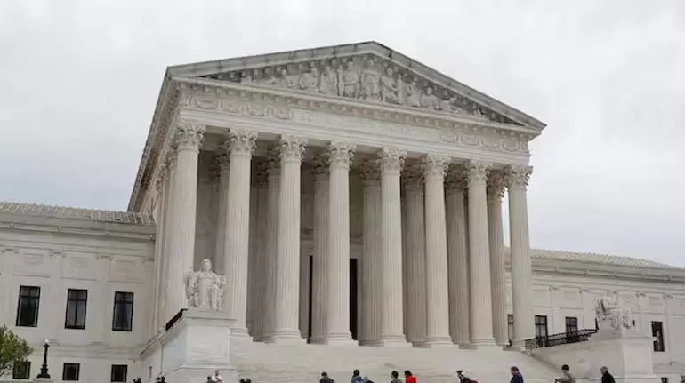 Supreme Court ने ट्रम्प की संघीय नौकरियों में कटौती को मंज़ूरी दे दी Supreme Court ने ट्रम्प की संघीय नौकरियों में कटौती को मंज़ूरी दे दी
