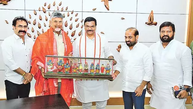 Andhra : भाजपा अध्यक्ष माधव ने मुख्यमंत्री चंद्रबाबू नायडू से मुलाकात की Andhra : भाजपा अध्यक्ष माधव ने मुख्यमंत्री चंद्रबाबू नायडू से मुलाकात की