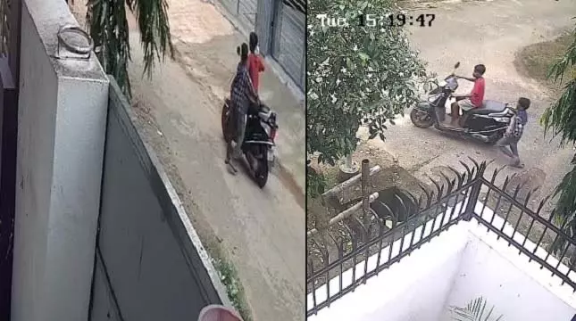 Bhubaneswar : भरतपुर में स्कूटी चोरी का सीसीटीवी फुटेज सामने आया Bhubaneswar : भरतपुर में स्कूटी चोरी का सीसीटीवी फुटेज सामने आया