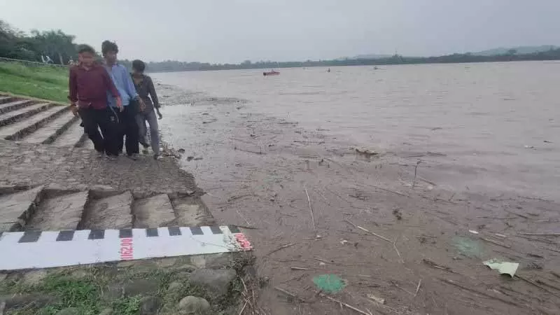Sukhna lake खतरे के निशान से 2 फीट नीचे Sukhna lake खतरे के निशान से 2 फीट नीचे