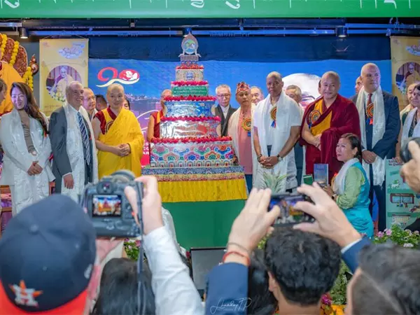 न्यूयॉर्क में तिब्बती संगठनों ने 6 July को 14वां दलाई लामा दिवस घोषित किया न्यूयॉर्क में तिब्बती संगठनों ने 6 July को 14वां दलाई लामा दिवस घोषित किया