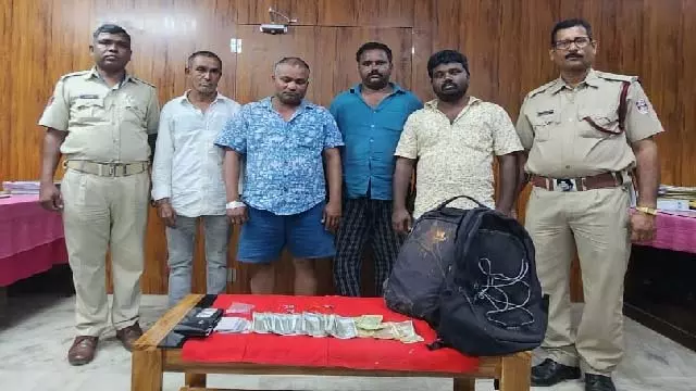 Bhubaneswar : कार चोरी के आरोप में तमिलनाडु के चार लोग गिरफ्तार Bhubaneswar : कार चोरी के आरोप में तमिलनाडु के चार लोग गिरफ्तार