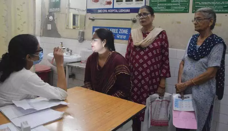 Ludhiana में मानसून के आगमन से त्वचा संबंधी बीमारियों में वृद्धि Ludhiana में मानसून के आगमन से त्वचा संबंधी बीमारियों में वृद्धि