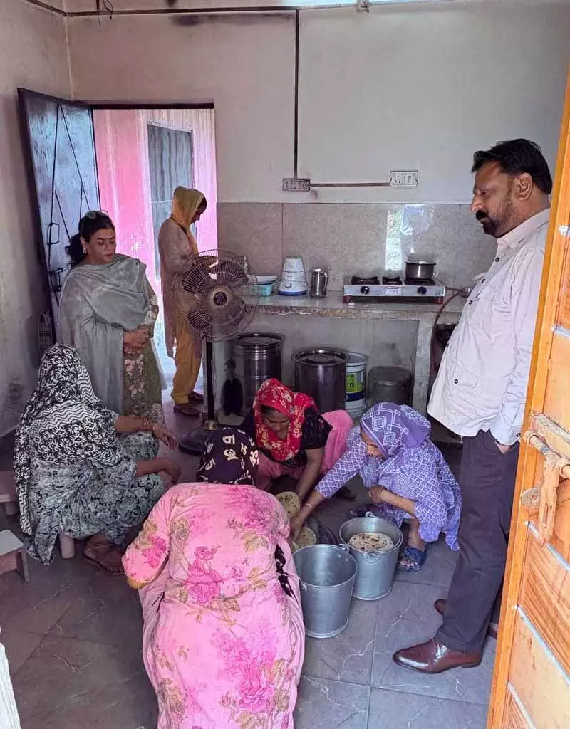 Ludhiana: खाद्य पैनल ने सरकारी स्कूलों, आंगनबाड़ियों और राशन डिपो में खामियों को उजागर किया Ludhiana: खाद्य पैनल ने सरकारी स्कूलों, आंगनबाड़ियों और राशन डिपो में खामियों को उजागर किया