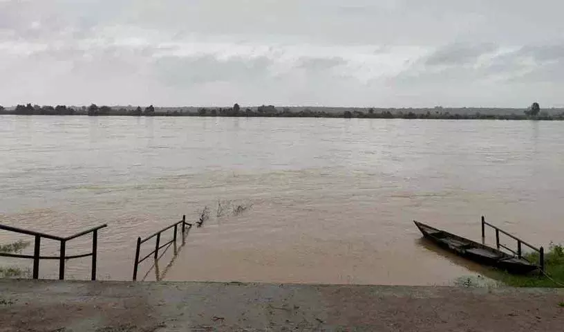 प्राणहिता परवल्लु.. जो पर्यटक प्रवास कर रहे प्राणहिता परवल्लु.. जो पर्यटक प्रवास कर रहे