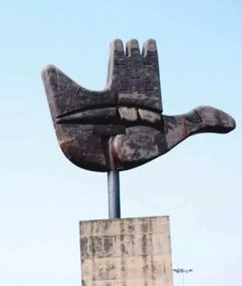 Chandigarh के स्कूली शिक्षक सप्ताह में एक दिन यूनिफॉर्म पहनेंगे Chandigarh के स्कूली शिक्षक सप्ताह में एक दिन यूनिफॉर्म पहनेंगे