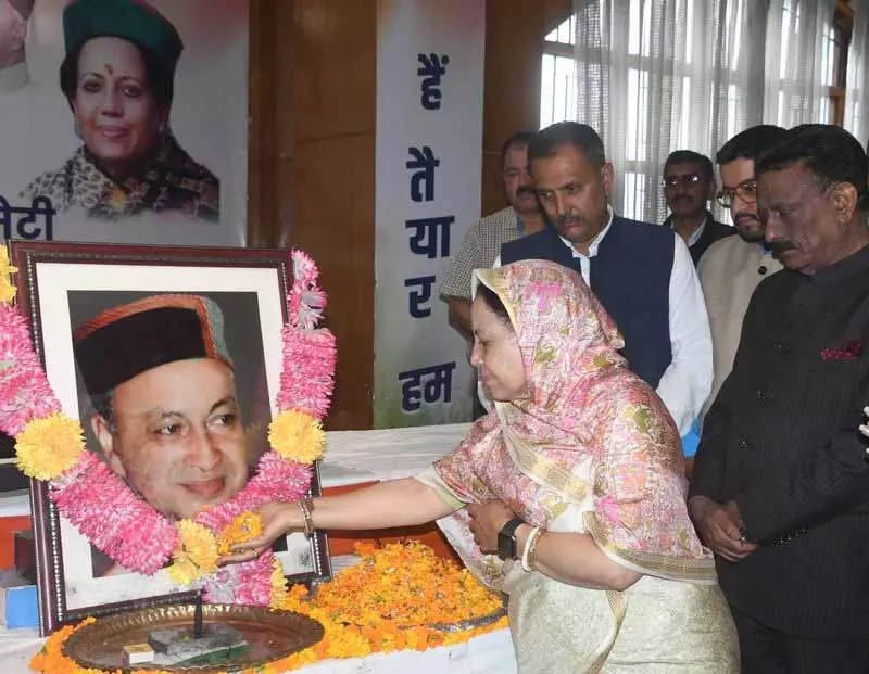 कांग्रेस ने Ex-CM Virbhadra Singh को उनकी चौथी पुण्यतिथि पर श्रद्धांजलि दी कांग्रेस ने Ex-CM Virbhadra Singh को उनकी चौथी पुण्यतिथि पर श्रद्धांजलि दी
