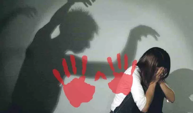 युवती का यौन उत्पीड़न युवती का यौन उत्पीड़न