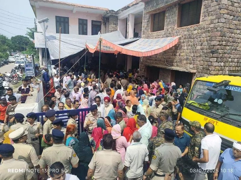 BDO को जवाली स्थानांतरित करने के कुछ घंटों बाद हिमाचल HC ने स्थगन आदेश जारी किया BDO को जवाली स्थानांतरित करने के कुछ घंटों बाद हिमाचल HC ने स्थगन आदेश जारी किया