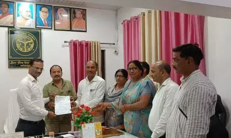 Farrukhabad: शिक्षकों की मांगों को लेकर शिक्षक संघ की बीएसए से वार्ता Farrukhabad: शिक्षकों की मांगों को लेकर शिक्षक संघ की बीएसए से वार्ता