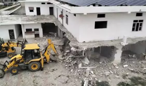 Balrampur: धर्मांतरण गैंग के मास्टरमाइंड की संपत्ति ध्वस्त Balrampur: धर्मांतरण गैंग के मास्टरमाइंड की संपत्ति ध्वस्त