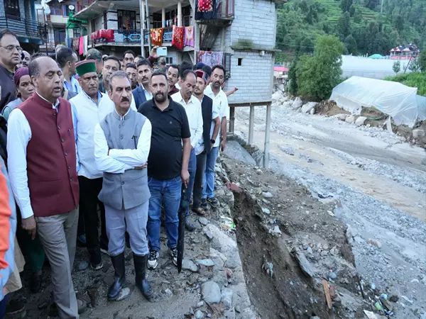 CM Sukhu और नेता प्रतिपक्ष ठाकुर ने आपदा प्रभावित थुनाग का किया संयुक्त निरीक्षण CM Sukhu और नेता प्रतिपक्ष ठाकुर ने आपदा प्रभावित थुनाग का किया संयुक्त निरीक्षण