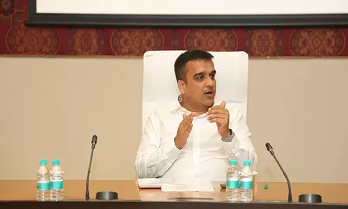 Gujarat: कानून व्यवस्था की स्थिति पर मंत्री हर्ष संघवी ने की विशेष समीक्षा बैठक Gujarat: कानून व्यवस्था की स्थिति पर मंत्री हर्ष संघवी ने की विशेष समीक्षा बैठक
