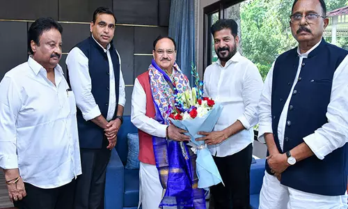 CM रेवंत रेड्डी ने केंद्रीय मंत्री नड्डा से तेलंगाना को समय पर यूरिया जारी करने की अपील की CM रेवंत रेड्डी ने केंद्रीय मंत्री नड्डा से तेलंगाना को समय पर यूरिया जारी करने की अपील की