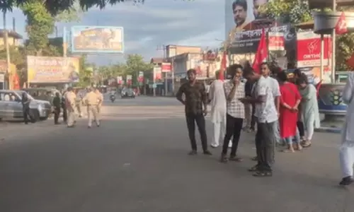 यहां दिखा भारत बंद का असर, सात प्रदर्शनकारियों को हिरासत में लिया यहां दिखा भारत बंद का असर, सात प्रदर्शनकारियों को हिरासत में लिया