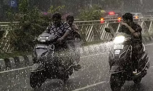 Chennai और 23 जिलों में अगले 3 घंटों तक बारिश Chennai और 23 जिलों में अगले 3 घंटों तक बारिश