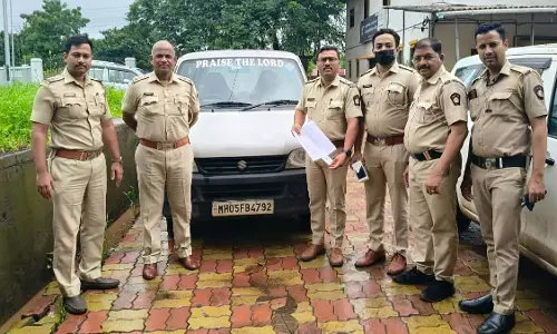 कल्याण RTO ने चलती वैन से नर्सरी के दो बच्चों के गिरने के बाद अंबरनाथ स्कूल को नोटिस जारी किया कल्याण RTO ने चलती वैन से नर्सरी के दो बच्चों के गिरने के बाद अंबरनाथ स्कूल को नोटिस जारी किया