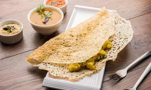 Rava Dosa : घर पर बनाएं रवा डोसा और सांबर, झटपट नाश्ते का परफेक्ट विकल्प Rava Dosa : घर पर बनाएं रवा डोसा और सांबर, झटपट नाश्ते का परफेक्ट विकल्प