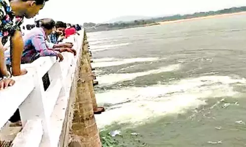 Odisha : कटक के मुंडाली बैराज में चार लाख क्यूसेक पानी बह रहा