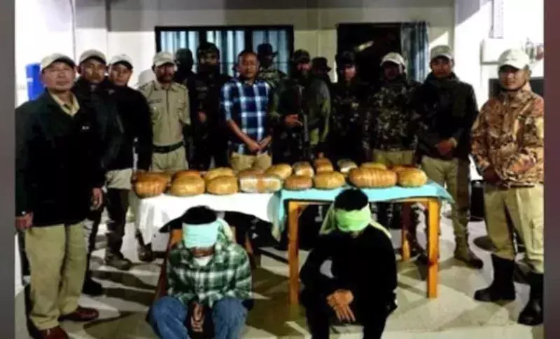Manipur-Nagaland सीमा पर 21.8 किलोग्राम गांजा के साथ दो लोग गिरफ्तार Manipur-Nagaland सीमा पर 21.8 किलोग्राम गांजा के साथ दो लोग गिरफ्तार