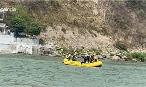 Rishikesh: राम कथा सुनने आईं मां-बेटी गंगा में डूबीं, तलाश जारी