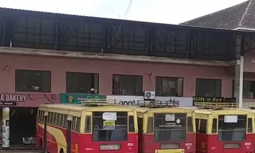 Kerala में ट्रेड यूनियनों की हड़ताल तेज़ होने से सार्वजनिक परिवहन बाधित Kerala में ट्रेड यूनियनों की हड़ताल तेज़ होने से सार्वजनिक परिवहन बाधित