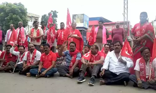 राष्ट्रव्यापी हड़ताल से भद्राचलम में RTC सेवाएं बाधित राष्ट्रव्यापी हड़ताल से भद्राचलम में RTC सेवाएं बाधित