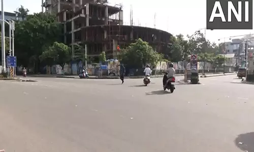 भारत बंद: Kerala के एर्नाकुलम में सार्वजनिक परिवहन और दुकानें बंद भारत बंद: Kerala के एर्नाकुलम में सार्वजनिक परिवहन और दुकानें बंद