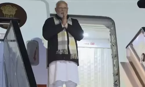 PM मोदी पहली बार नामीबिया दौरे पर पहुँचे, राष्ट्रपति नंदी-नदैतवा के साथ द्विपक्षीय वार्ता करेंगे PM मोदी पहली बार नामीबिया दौरे पर पहुँचे, राष्ट्रपति नंदी-नदैतवा के साथ द्विपक्षीय वार्ता करेंगे