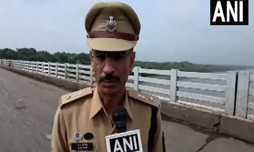 Vadodara bridge accident: एसपी गौरव जसानी ने कहा- 3-4 वाहन महिसागर नदी में गिर गए