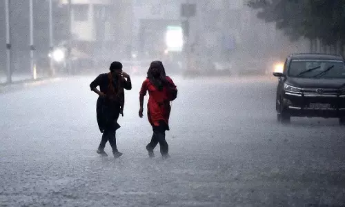 MP : राज्य में और भारी बारिश की संभावना, 40 से अधिक जिलों में बाढ़ का खतरा MP : राज्य में और भारी बारिश की संभावना, 40 से अधिक जिलों में बाढ़ का खतरा