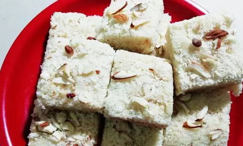 Semolina-coconut barfi: मीठे की क्रेविंग को शांत करने के लिए है बढ़िया चीज