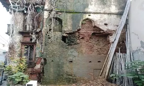 Hoshiarpur का 114 साल पुराना शीश महल भारी बारिश और उपेक्षा के कारण ढहने की कगार पर Hoshiarpur का 114 साल पुराना शीश महल भारी बारिश और उपेक्षा के कारण ढहने की कगार पर