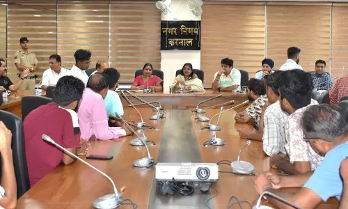Haryana :  कमिश्नर ने स्ट्रीट वेंडिंग को नियंत्रित करने के लिए दुकानदारों से की बातचीत