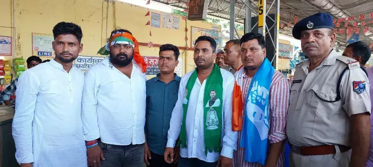 Araria: जबरन ट्रेन रोकने पर पांच बंद समर्थक हिरासत में Araria: जबरन ट्रेन रोकने पर पांच बंद समर्थक हिरासत में