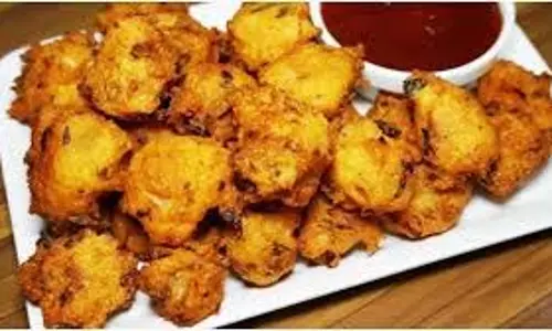 Sooji Pakoda: बारिश हो या चाय का समय, बनाएं ये स्वादिष्ट रवा पकौड़े Sooji Pakoda: बारिश हो या चाय का समय, बनाएं ये स्वादिष्ट रवा पकौड़े