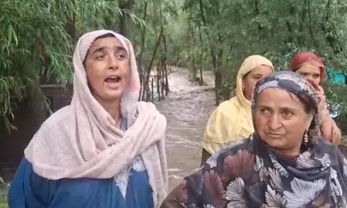 बडगाम के गांव जलमग्न, स्थानीय लोग मदद मांग रहे