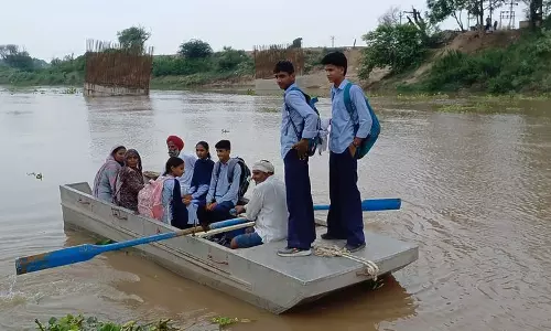 बारिश ने बढ़ाई निराशा, सिरसा के जलमग्न गांवों में पुल का सपना अब भी अधूरा बारिश ने बढ़ाई निराशा, सिरसा के जलमग्न गांवों में पुल का सपना अब भी अधूरा