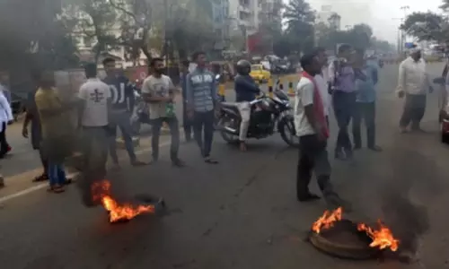 ट्रेड यूनियनों के भारत बंद और ड्राइवरों की हड़ताल से Odisha में सामान्य जनजीवन प्रभावित ट्रेड यूनियनों के भारत बंद और ड्राइवरों की हड़ताल से Odisha में सामान्य जनजीवन प्रभावित