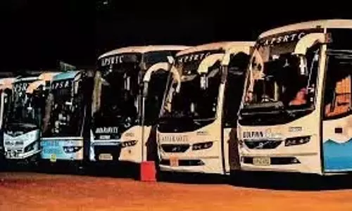 APSRTC ने विशाखापत्तनम से प्रमुख शहरों के लिए AC बस किराए में 10% की कटौती की APSRTC ने विशाखापत्तनम से प्रमुख शहरों के लिए AC बस किराए में 10% की कटौती की