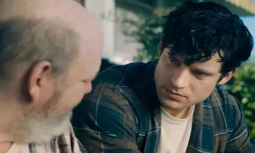 Superman के अर्थशास्त्र को समझना