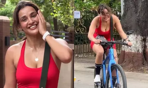 Ayesha Sharma : लेटेस्ट वीडियो इंटरनेट पर मचा रहा धमाल Ayesha Sharma : लेटेस्ट वीडियो इंटरनेट पर मचा रहा धमाल