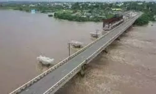 Bhadrachalam में गोदावरी सुरक्षा दीवार आंशिक रूप से ढह गई Bhadrachalam में गोदावरी सुरक्षा दीवार आंशिक रूप से ढह गई