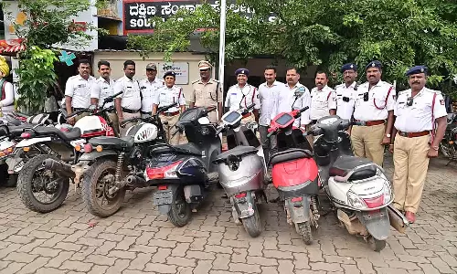 Karnataka : बिना नंबर प्लेट वाला वाहन जब्त